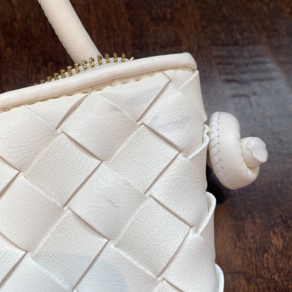 Woven cream clutch (looks like Bottega) - Picture 4 of 4